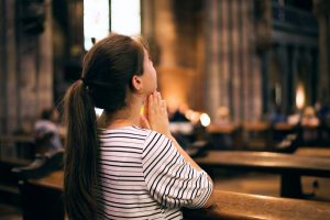 girl praying