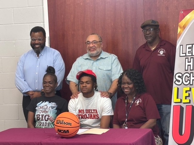 Clark signing for MDCC