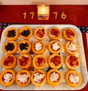 small cakes, flag cake
