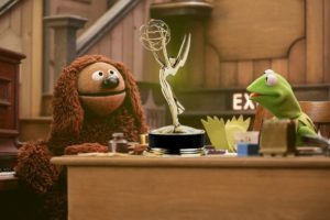 Rowlf and Kermit admire Emmy trophy