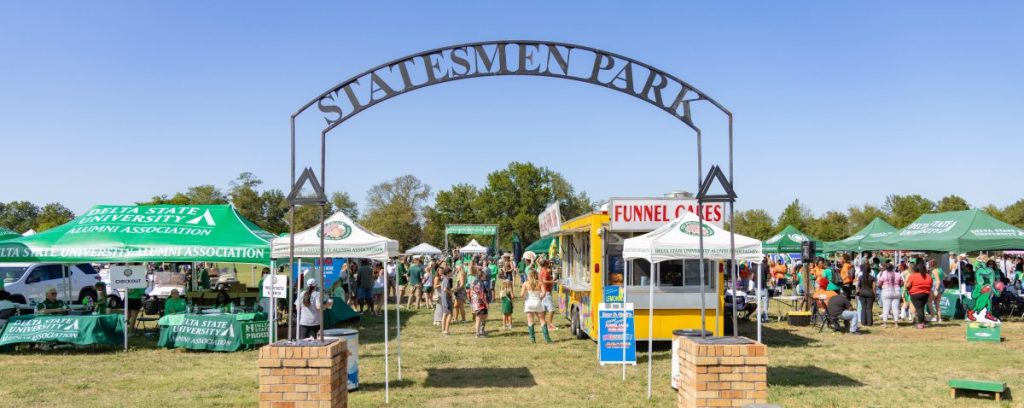 Statesmen Park gateway