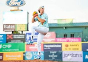 Fontenot pitching